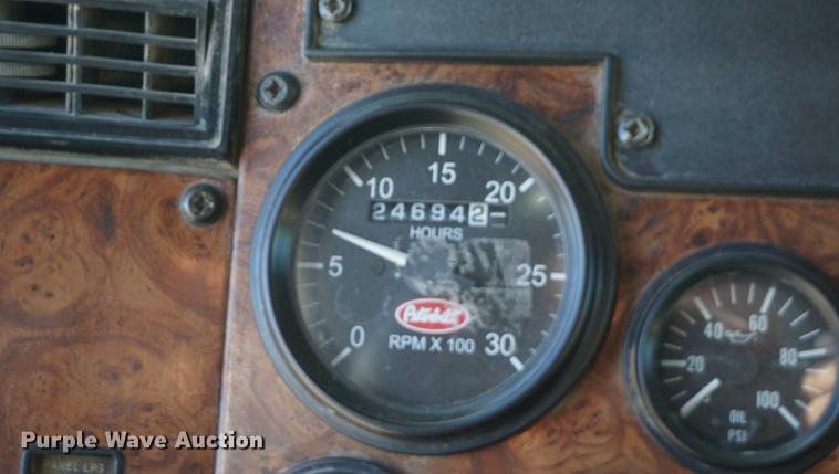 image for item DA1483 2003 Peterbilt 330 service truck