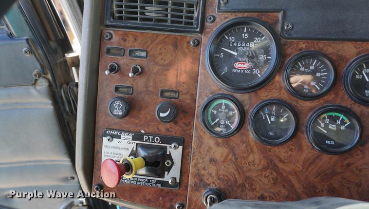 image for item DA1483 2003 Peterbilt 330 service truck