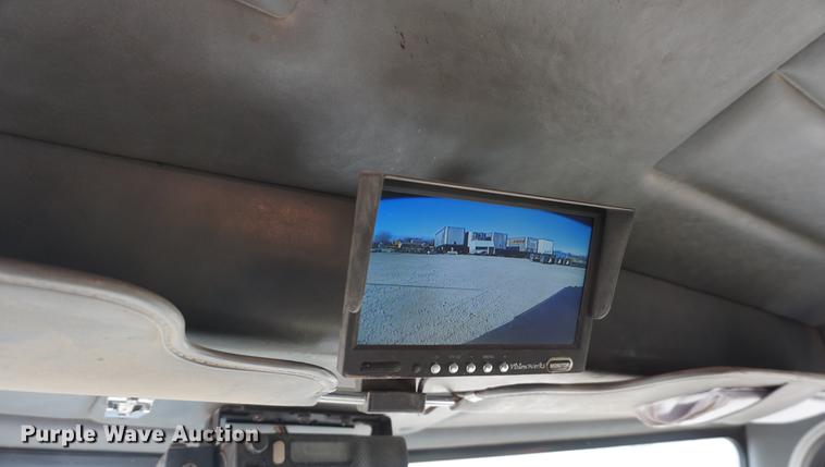 image for item DA1483 2003 Peterbilt 330 service truck