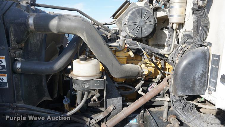 image for item DA1483 2003 Peterbilt 330 service truck