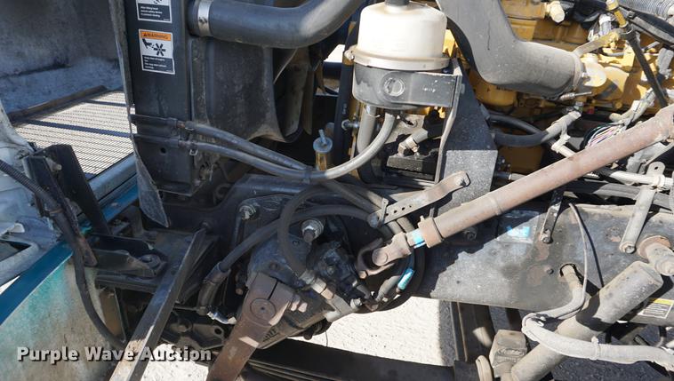 image for item DA1483 2003 Peterbilt 330 service truck