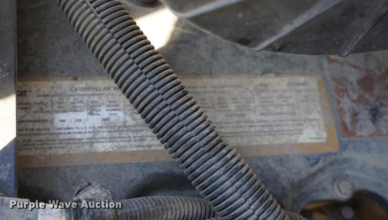 image for item DA1483 2003 Peterbilt 330 service truck