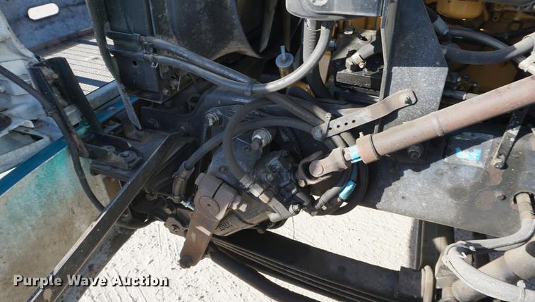 image for item DA1483 2003 Peterbilt 330 service truck