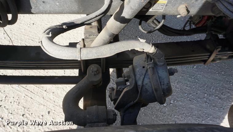 image for item DA1483 2003 Peterbilt 330 service truck