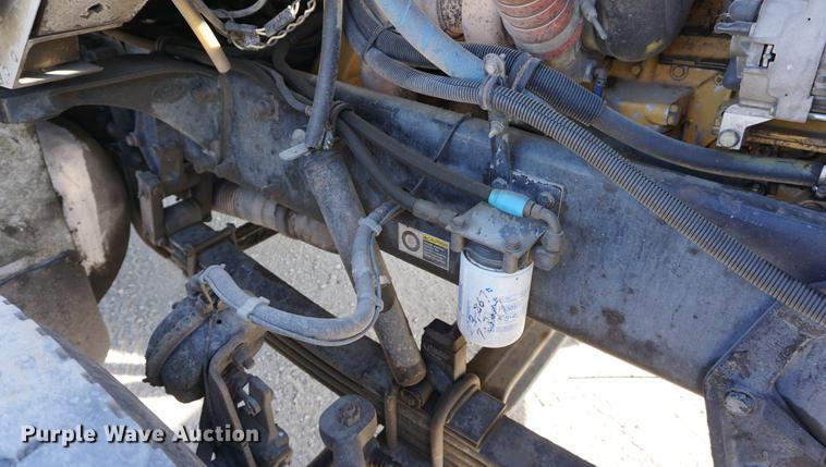 image for item DA1483 2003 Peterbilt 330 service truck