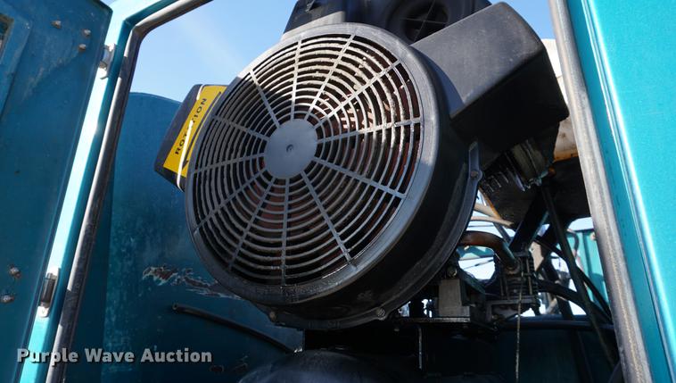 image for item DA1483 2003 Peterbilt 330 service truck