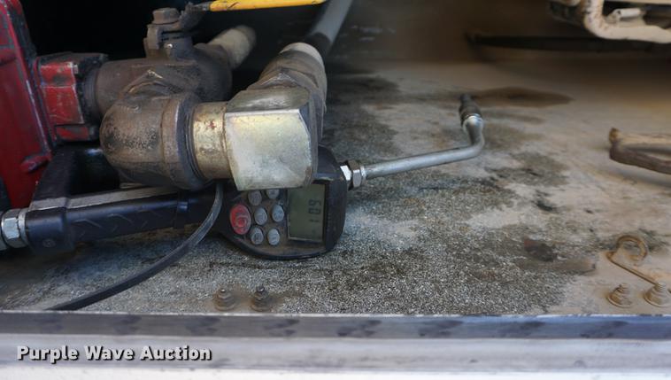 image for item DA1483 2003 Peterbilt 330 service truck