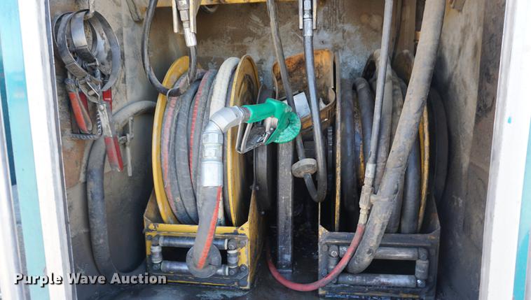 image for item DA1483 2003 Peterbilt 330 service truck