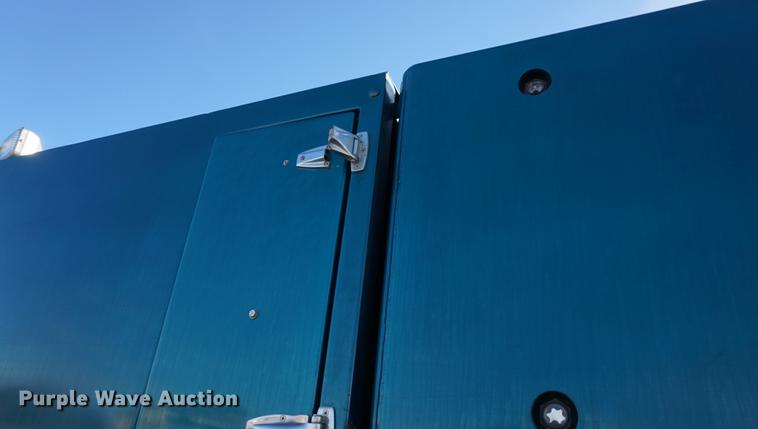 image for item DA1483 2003 Peterbilt 330 service truck