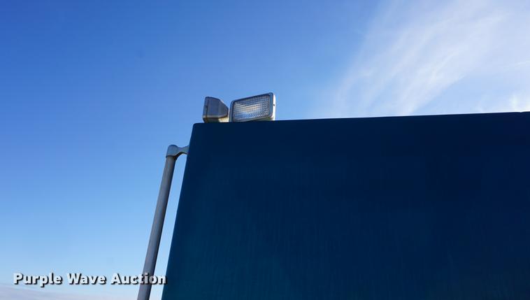 image for item DA1483 2003 Peterbilt 330 service truck