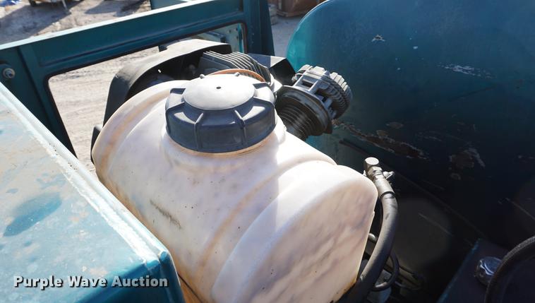 image for item DA1483 2003 Peterbilt 330 service truck