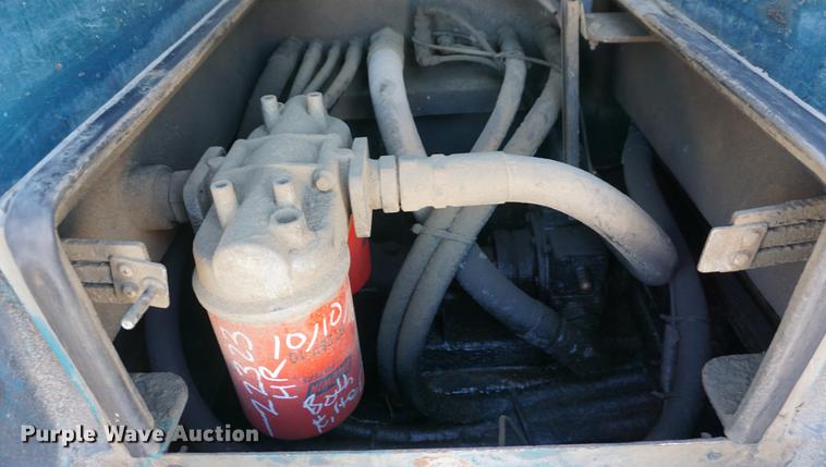 image for item DA1483 2003 Peterbilt 330 service truck