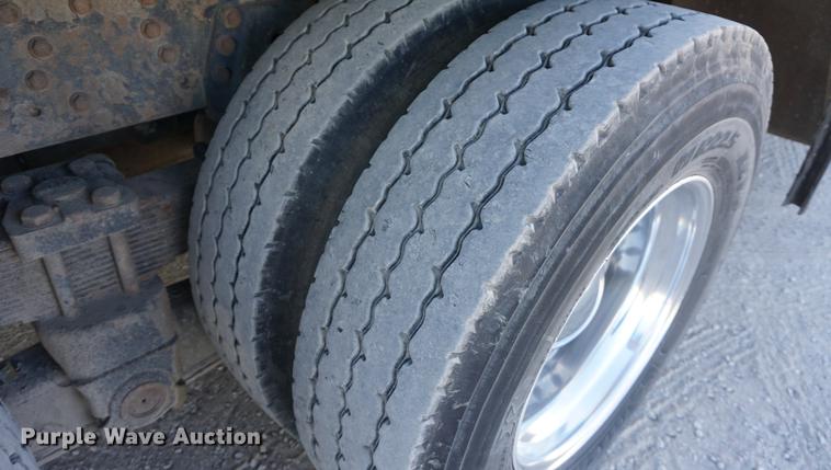 image for item DA1483 2003 Peterbilt 330 service truck