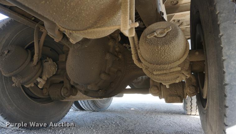 image for item DA1483 2003 Peterbilt 330 service truck