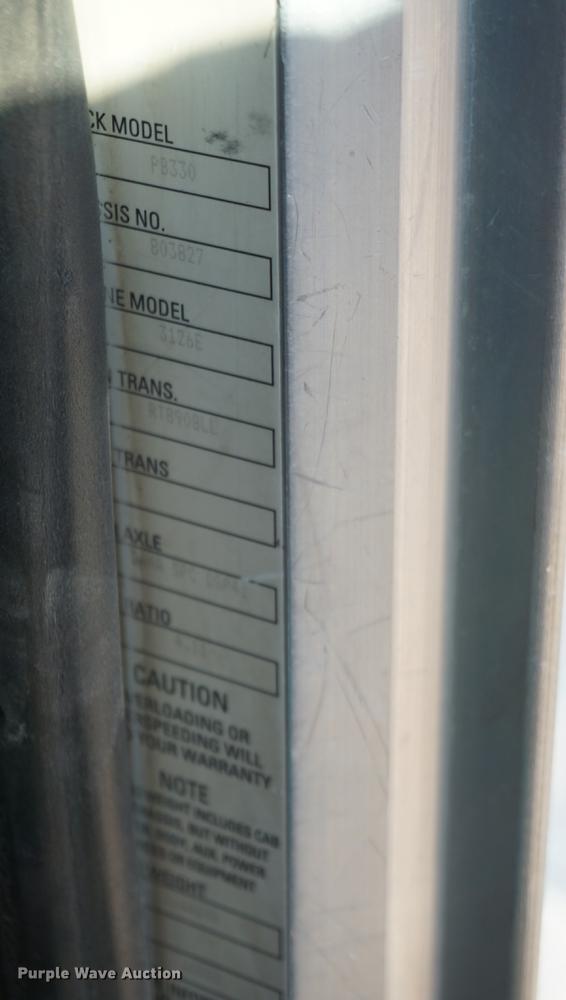 image for item DA1483 2003 Peterbilt 330 service truck