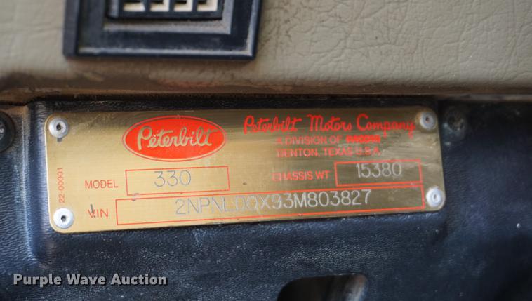 image for item DA1483 2003 Peterbilt 330 service truck