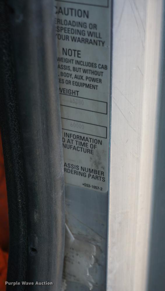 image for item DA1483 2003 Peterbilt 330 service truck