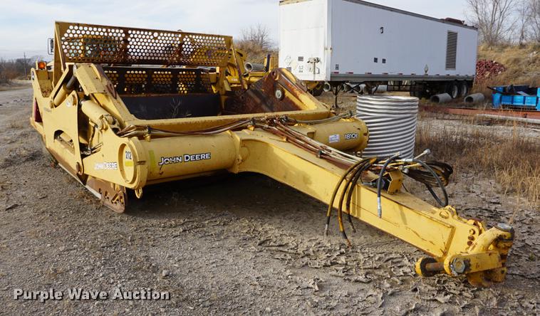 image for item DA1486 2005 John Deere 1810E scraper