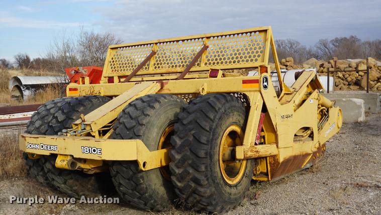 image for item DA1486 2005 John Deere 1810E scraper