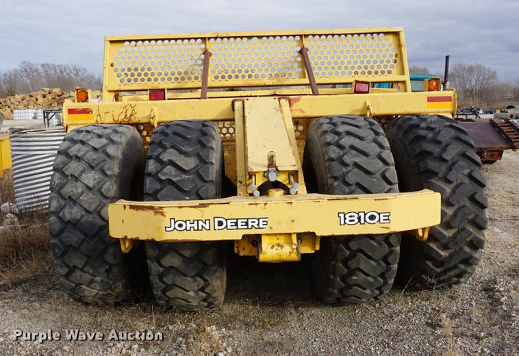 image for item DA1486 2005 John Deere 1810E scraper