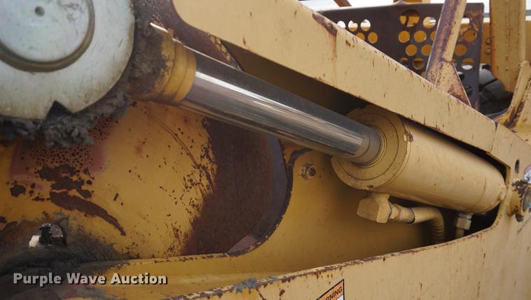 image for item DA1486 2005 John Deere 1810E scraper