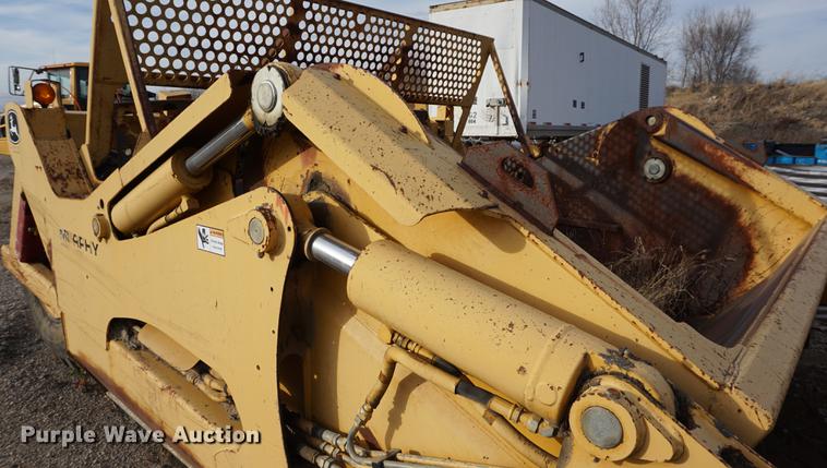 image for item DA1486 2005 John Deere 1810E scraper