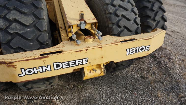 image for item DA1486 2005 John Deere 1810E scraper