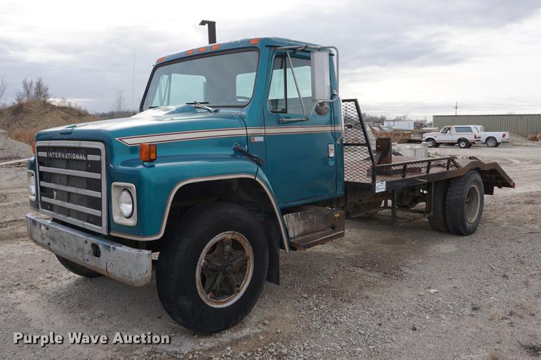 image for item DA1487 1983 International S1600 flatbed truck