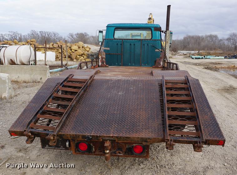image for item DA1487 1983 International S1600 flatbed truck