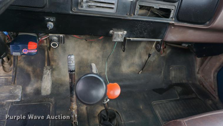 image for item DA1487 1983 International S1600 flatbed truck