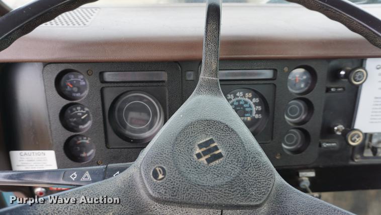 image for item DA1487 1983 International S1600 flatbed truck