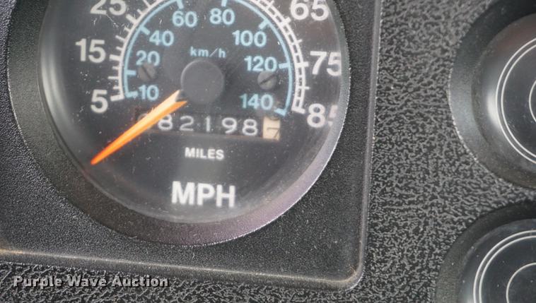 image for item DA1487 1983 International S1600 flatbed truck