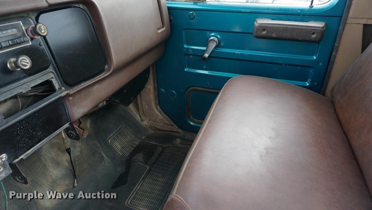 image for item DA1487 1983 International S1600 flatbed truck