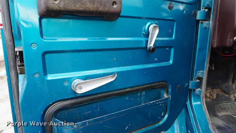 image for item DA1487 1983 International S1600 flatbed truck