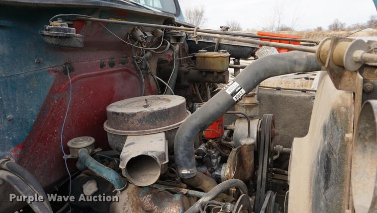 image for item DA1487 1983 International S1600 flatbed truck