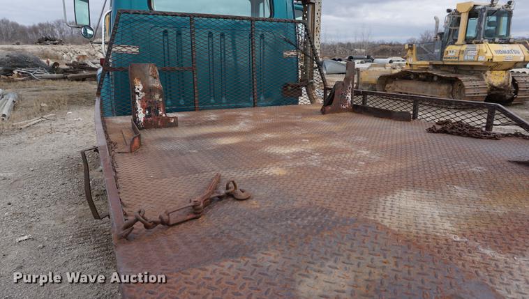 image for item DA1487 1983 International S1600 flatbed truck