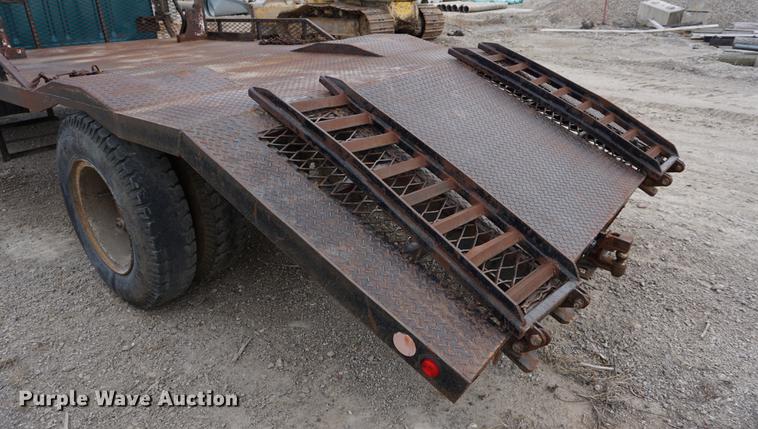image for item DA1487 1983 International S1600 flatbed truck