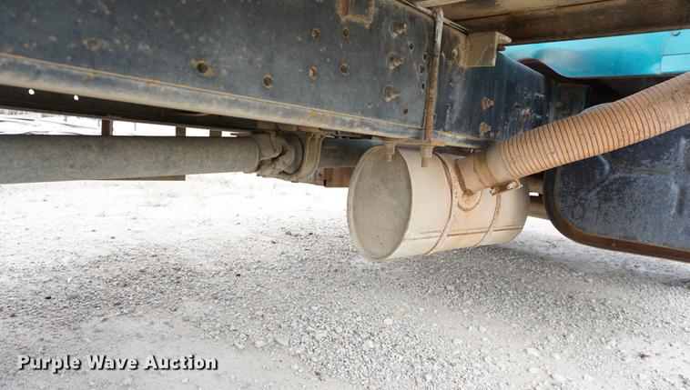 image for item DA1487 1983 International S1600 flatbed truck