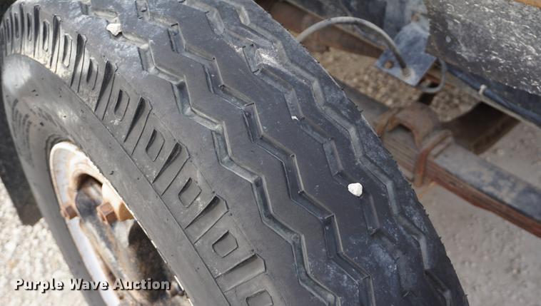 image for item DA1487 1983 International S1600 flatbed truck