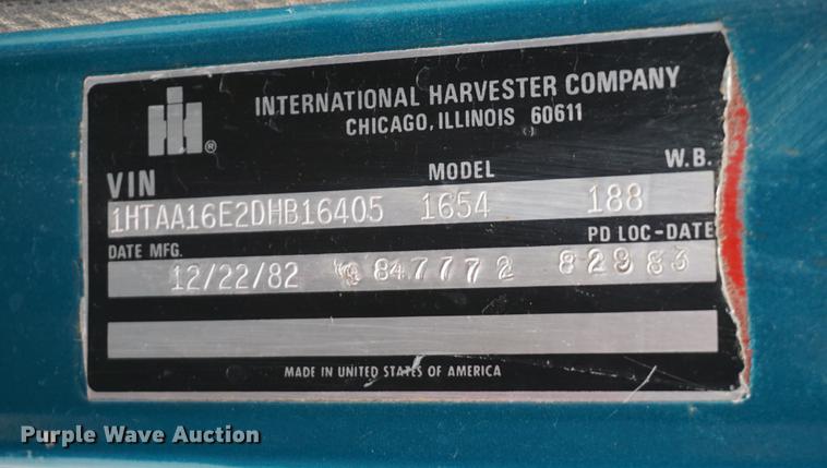 image for item DA1487 1983 International S1600 flatbed truck