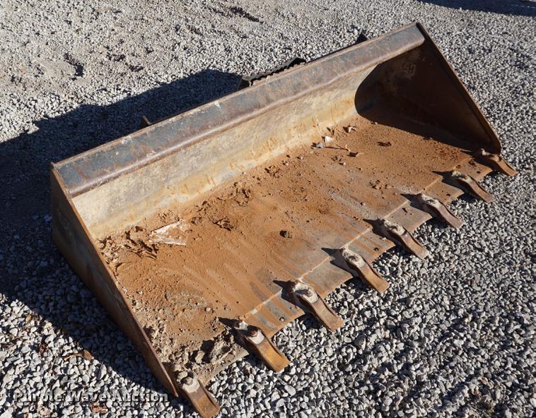 image for item DA1492 Caterpillar 72"W skid steer bucket