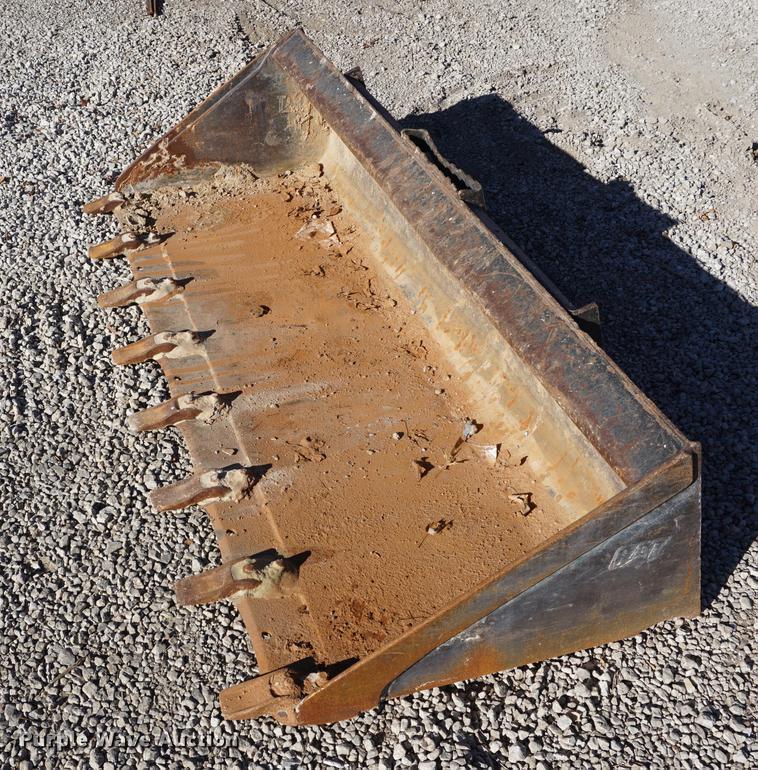 image for item DA1492 Caterpillar 72"W skid steer bucket