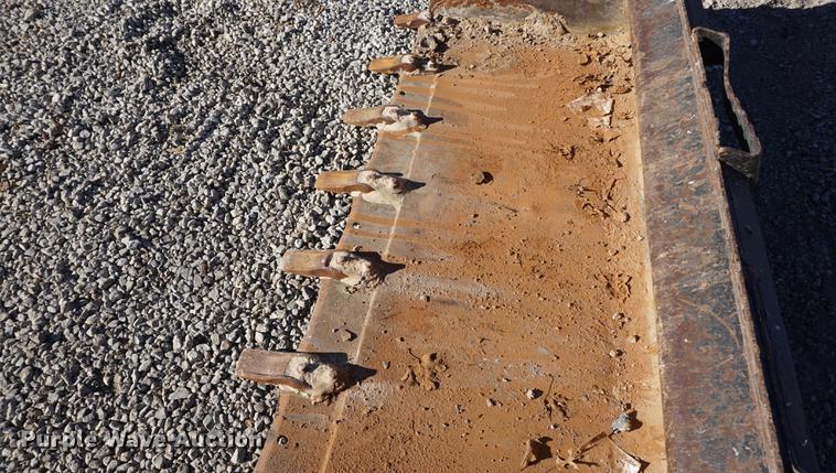 image for item DA1492 Caterpillar 72"W skid steer bucket