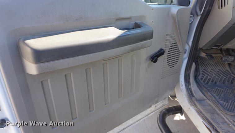 image for item DA1493 2008 Ford F350 Super Duty utility bed pickup truck