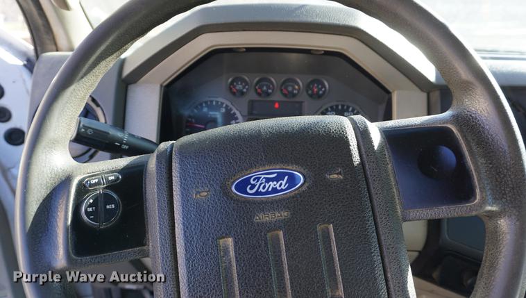 image for item DA1493 2008 Ford F350 Super Duty utility bed pickup truck