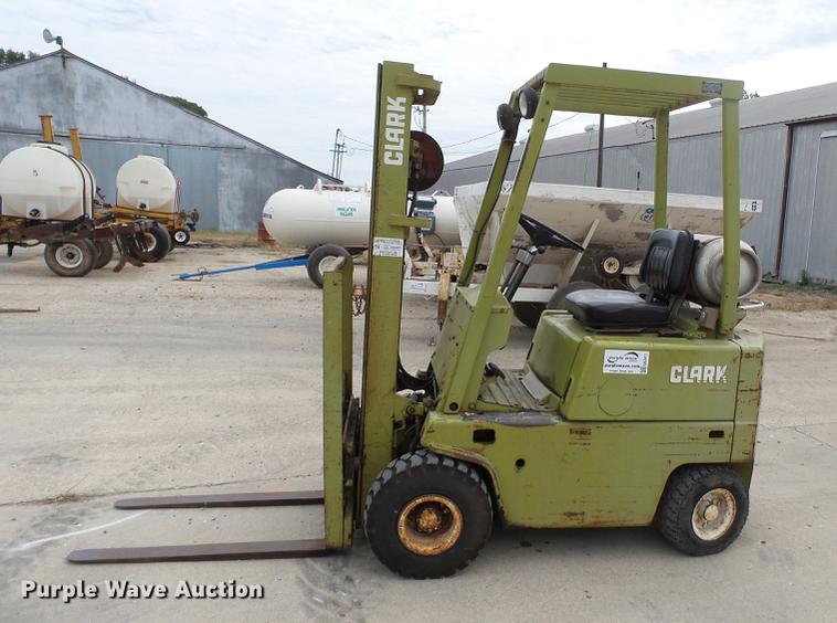 image for item DA2417 1980 Clark C500Y25 forklift