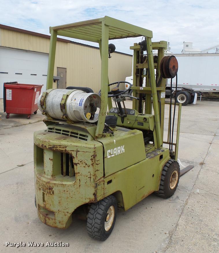 image for item DA2417 1980 Clark C500Y25 forklift