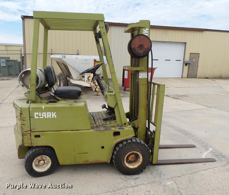 image for item DA2417 1980 Clark C500Y25 forklift