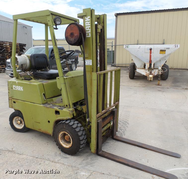 image for item DA2417 1980 Clark C500Y25 forklift