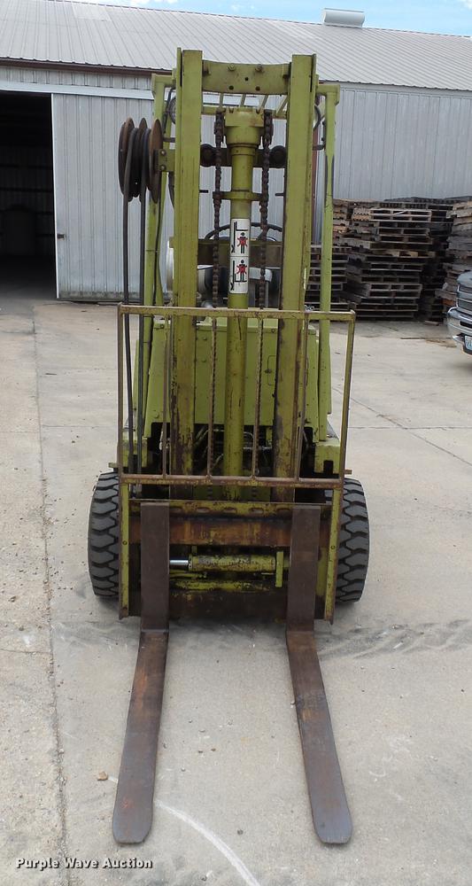 image for item DA2417 1980 Clark C500Y25 forklift